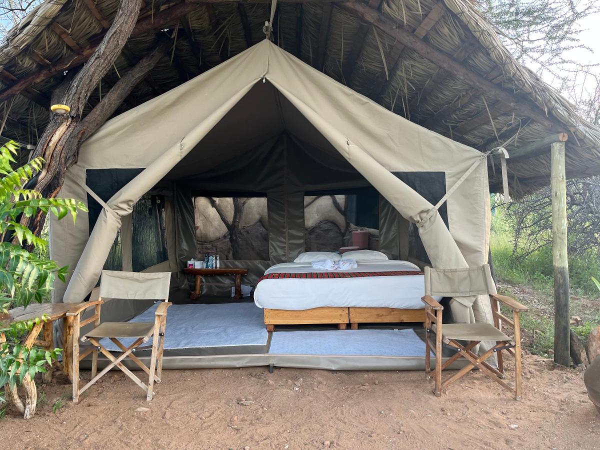 Lion'S Cave Camp, Samburu Archers Post Exterior photo